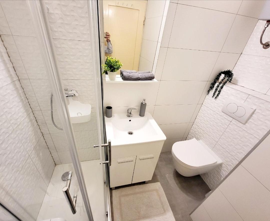 Apartament Cozy With Balcony 10 Min From The *