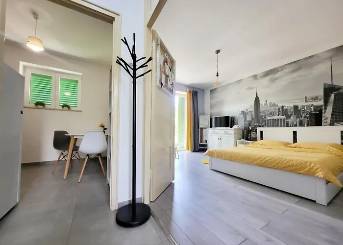 Cozy Apartment With Balcony 10 Min From The Beach