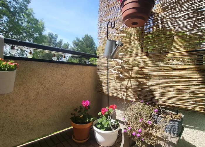 Cozy Apartment With Balcony 10 Min From The Beach