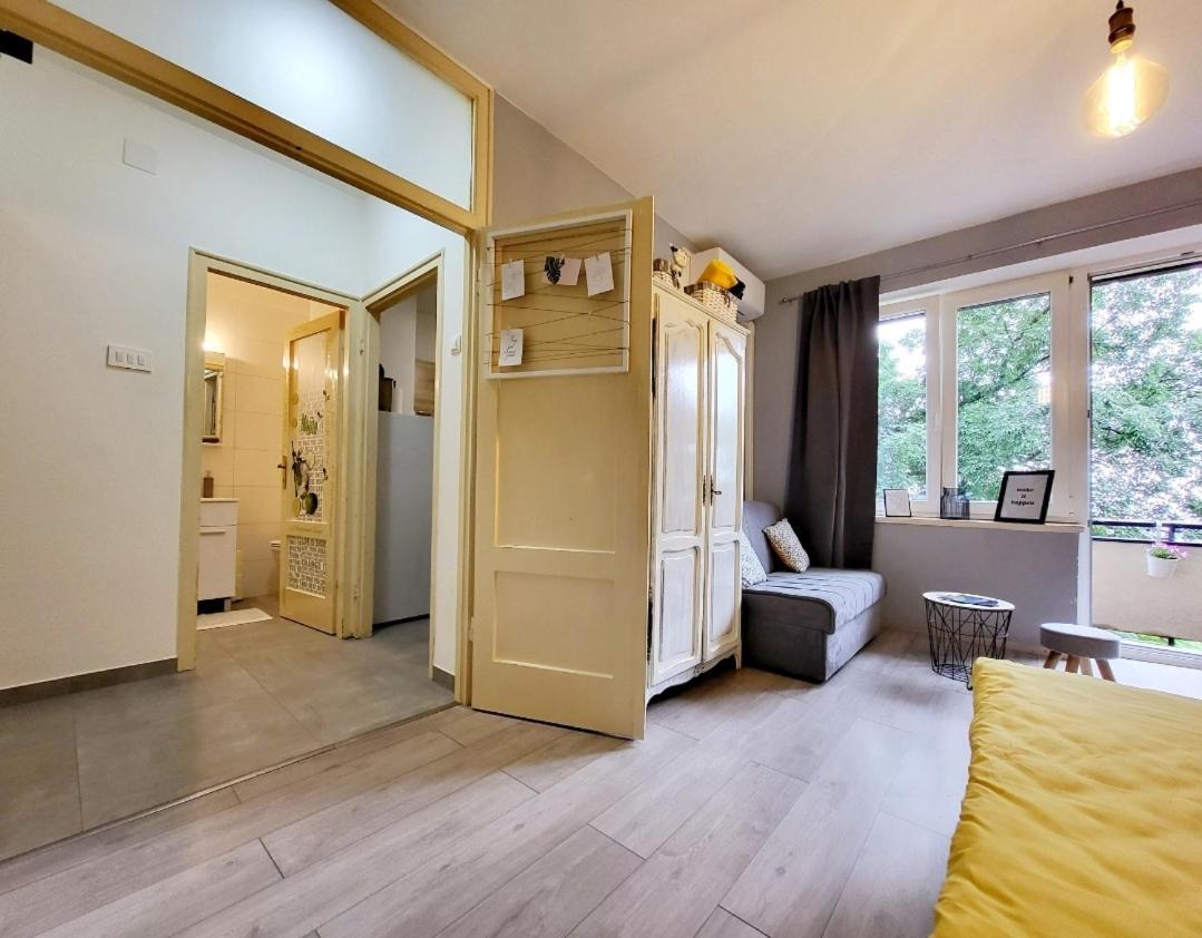 Cozy With Balcony 10 Min From The *