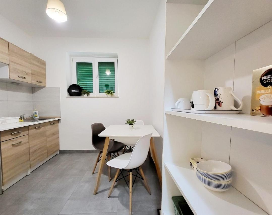 Appartamento Cozy With Balcony 10 Min From The