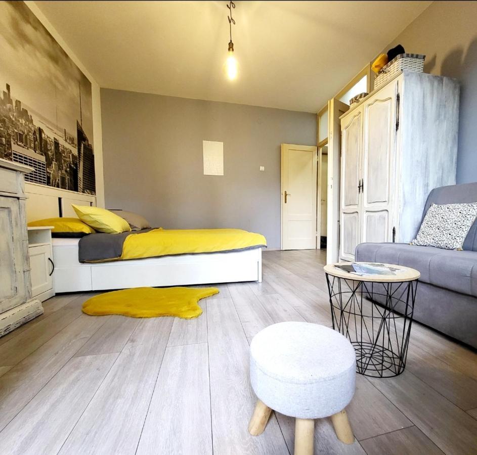 Apartment Cozy With Balcony 10 Min From The